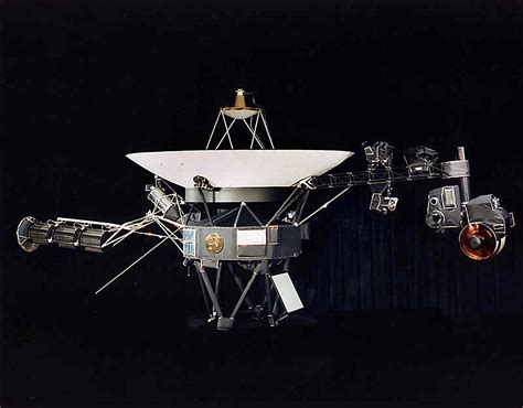 voyager 1 and 2 spacecraft